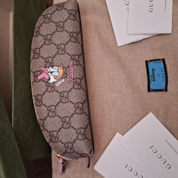 New Disney x Gucci Daisy Duck Pencil Case - Picture 2 of 2